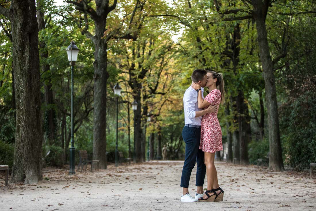 Photo du couple dans le parc